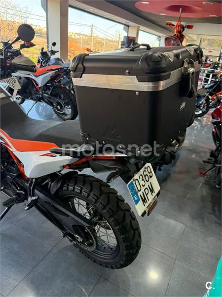 KTM 890 – Vista 4