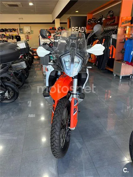 KTM 890 – Vista 10