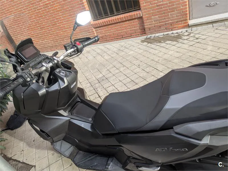 Honda ADV 350 – Vista 4