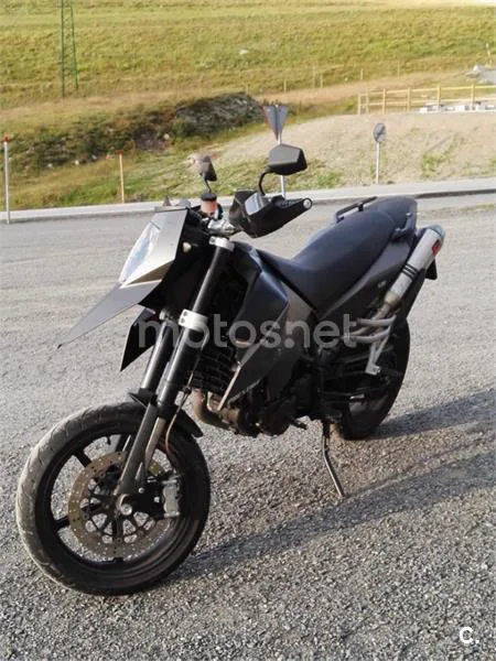 KTM 690 SMC R – Vista 3