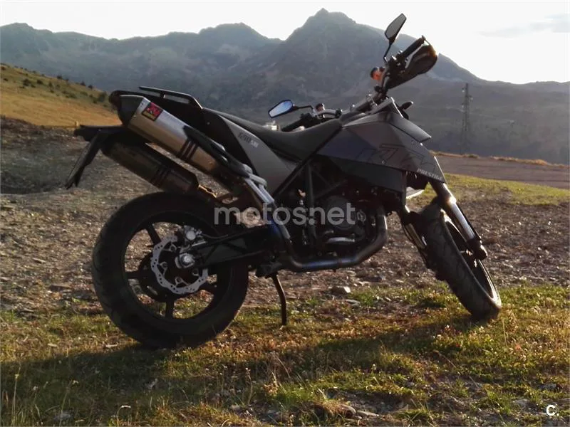 KTM 690 SMC R – Vista 7