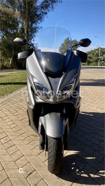 Suzuki Burgman 400 – Vista 12