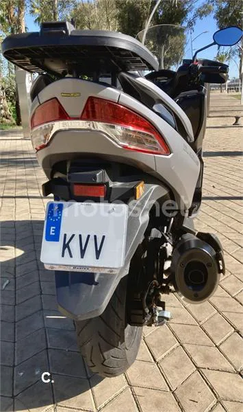 Suzuki Burgman 400 – Vista 10