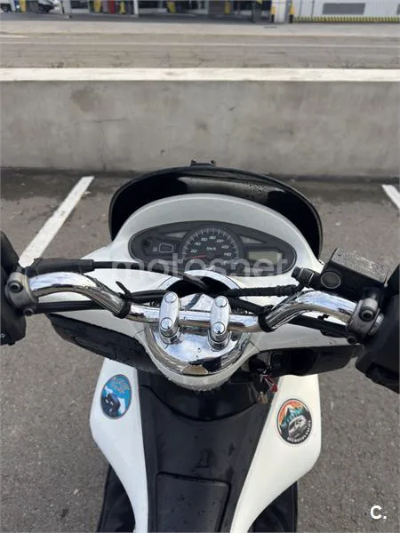 Honda PCX 125 – Vista 3
