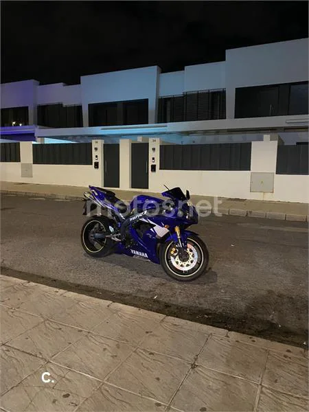 Yamaha R1 – Vista 4