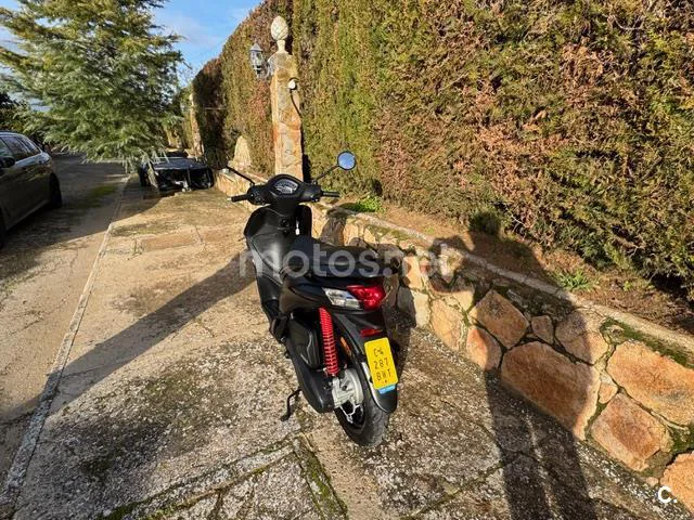 Piaggio LIBERTY S 50 – Vista 3