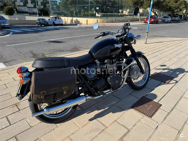 Triumph Bonneville T100 – Vista 4