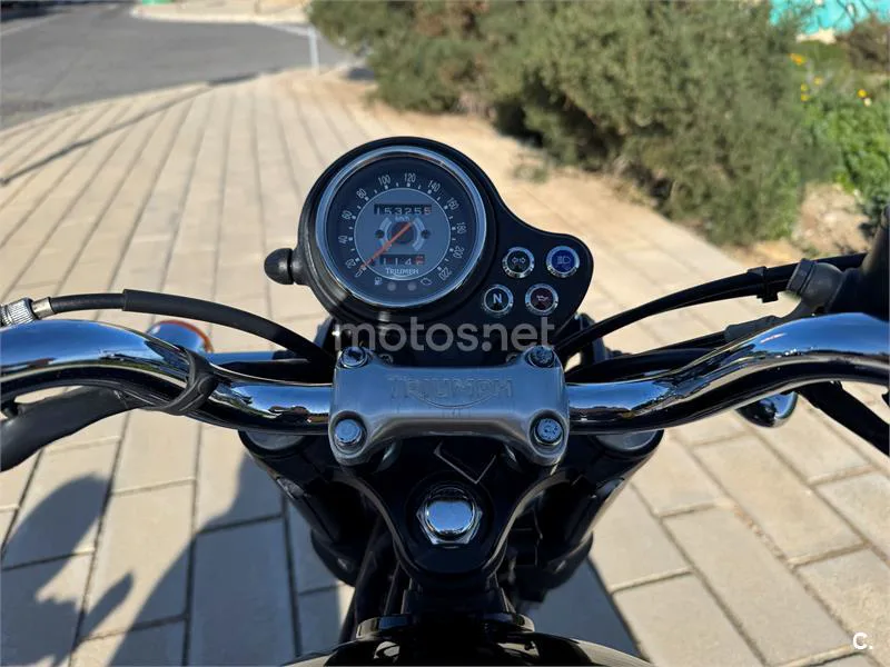 Triumph Bonneville T100 – Vista 8
