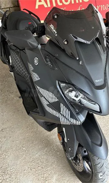 Yamaha TMAX – Vista 3