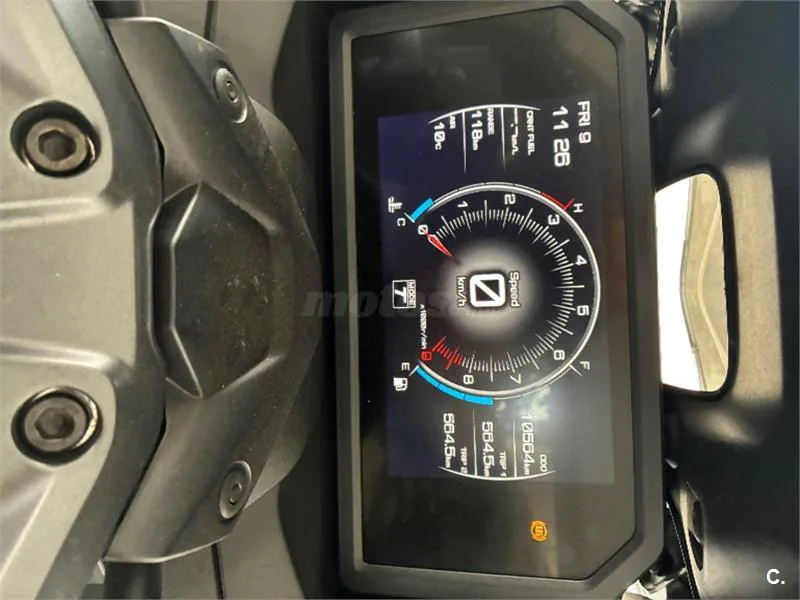 Yamaha TMAX – Vista 4