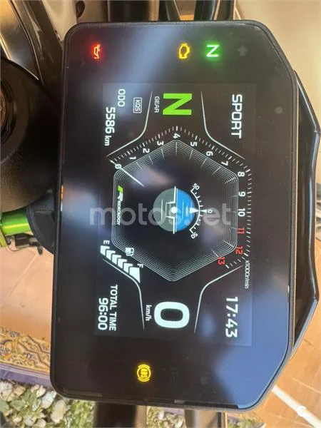 Kawasaki Z 900 – Vista 7