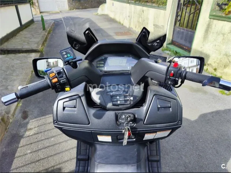 Suzuki Burgman 650 Executive – Vista 7