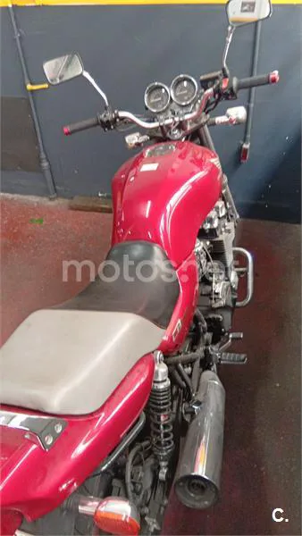 Honda CB 750 Seven Fifty – Vista 3