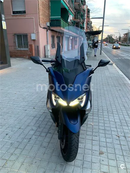 Yamaha TMAX – Vista 5
