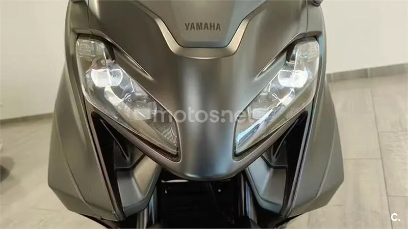 Yamaha TMAX – Vista 12