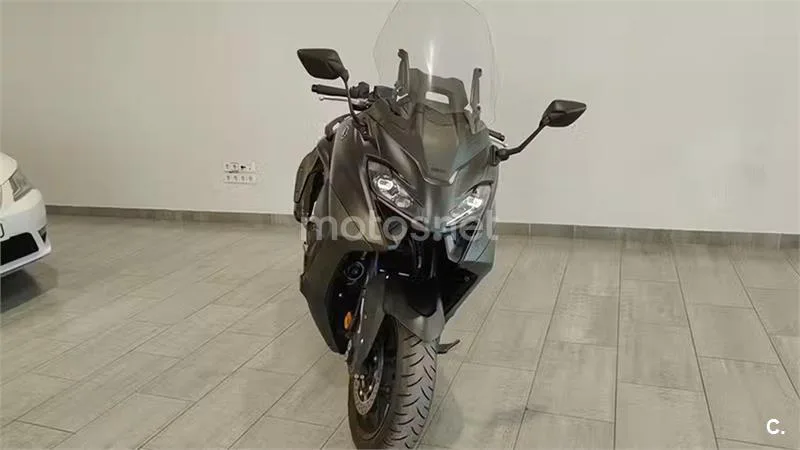 Yamaha TMAX – Vista 3