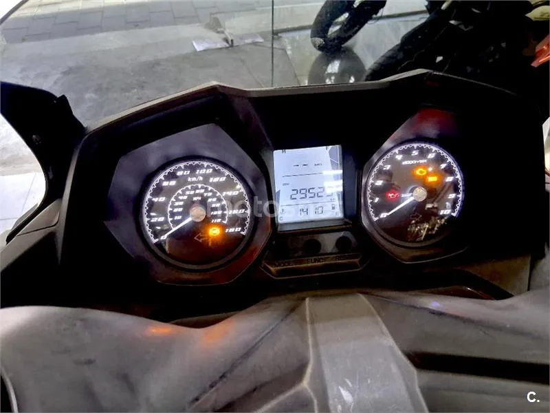 Kymco Super Dink 350 – Vista 7