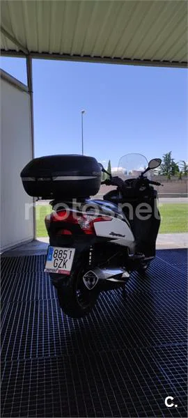 Kymco Super Dink 300 – Vista 4