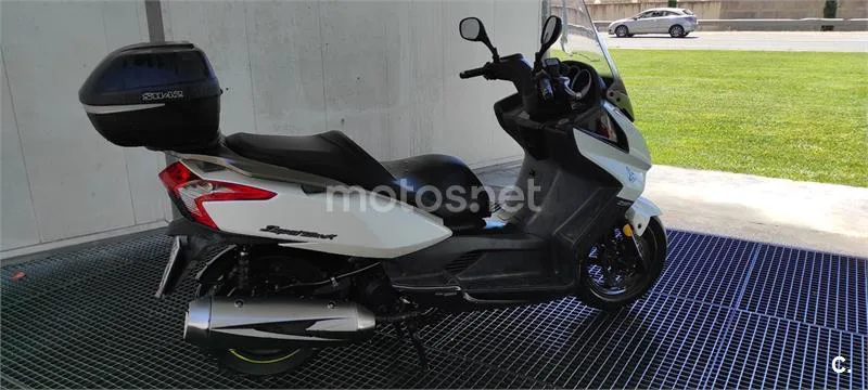 Kymco Super Dink 300 – Vista 5