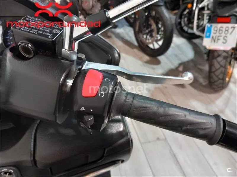 Suzuki Burgman 400 – Vista 8
