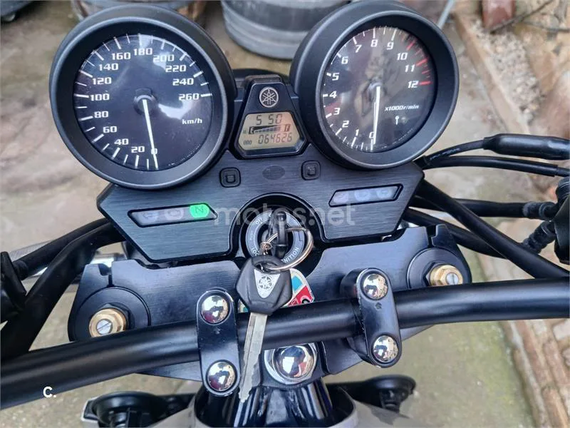 Yamaha XJR 1300 – Vista 6