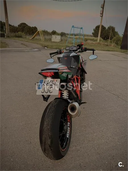 KTM 1290 Super Duke R – Vista 4