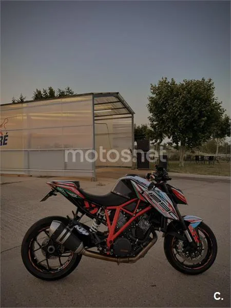 KTM 1290 Super Duke R – Vista 6