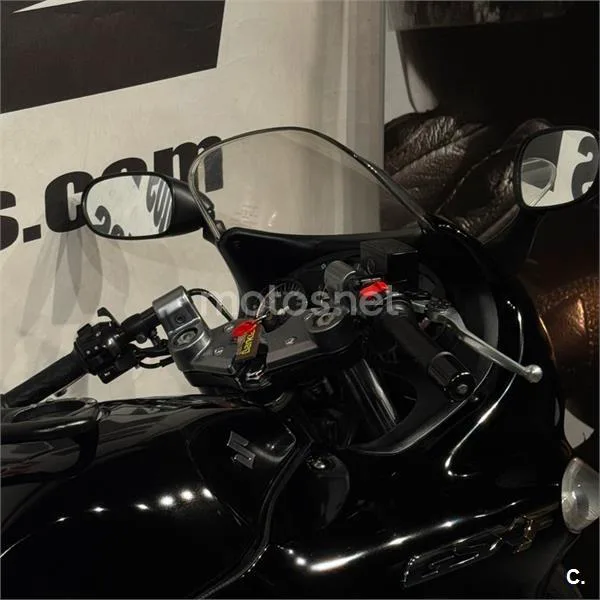 Suzuki GSX 750F – Vista 12