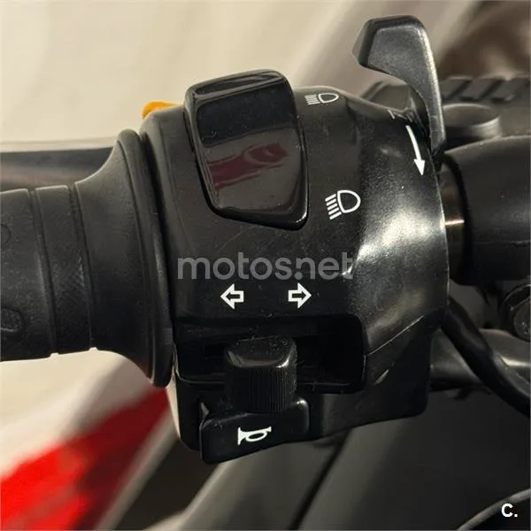 Suzuki GSX 750F – Vista 13