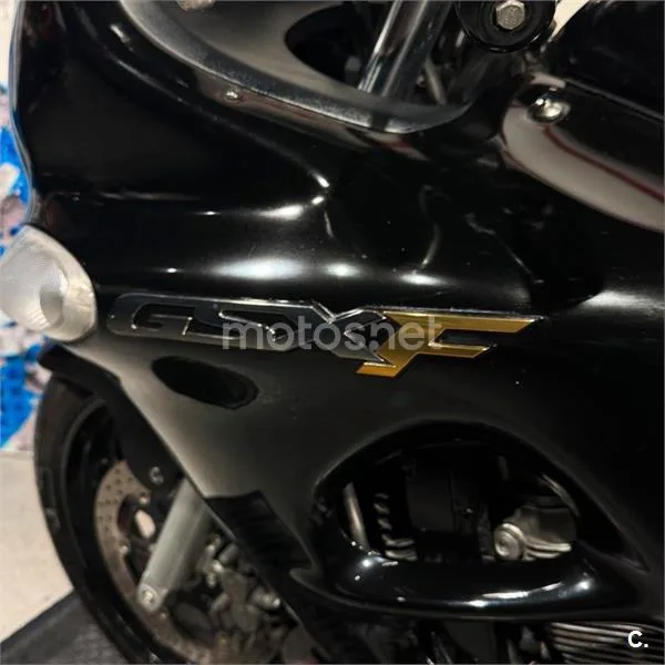 Suzuki GSX 750F – Vista 8