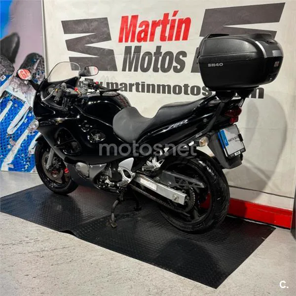 Suzuki GSX 750F – Vista 9