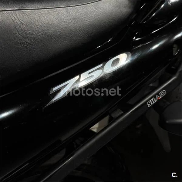 Suzuki GSX 750F – Vista 10