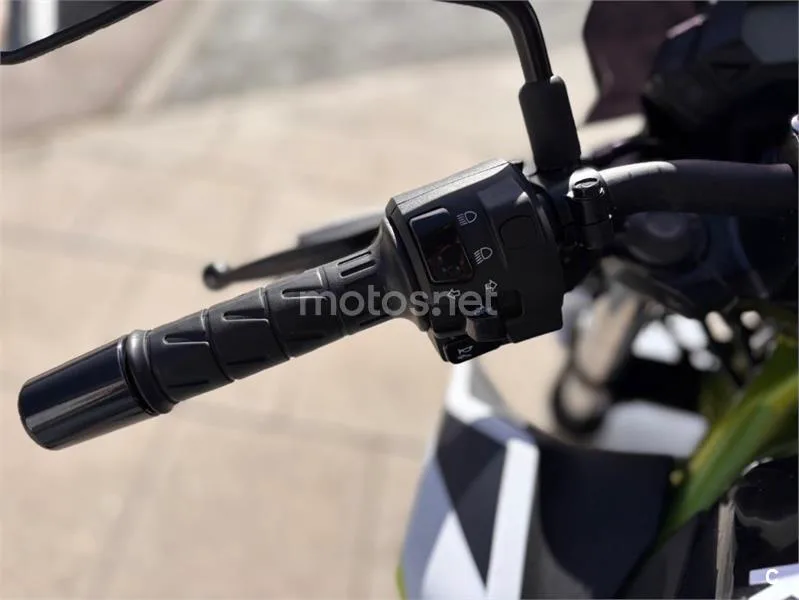 Kawasaki Z125 – Vista 15