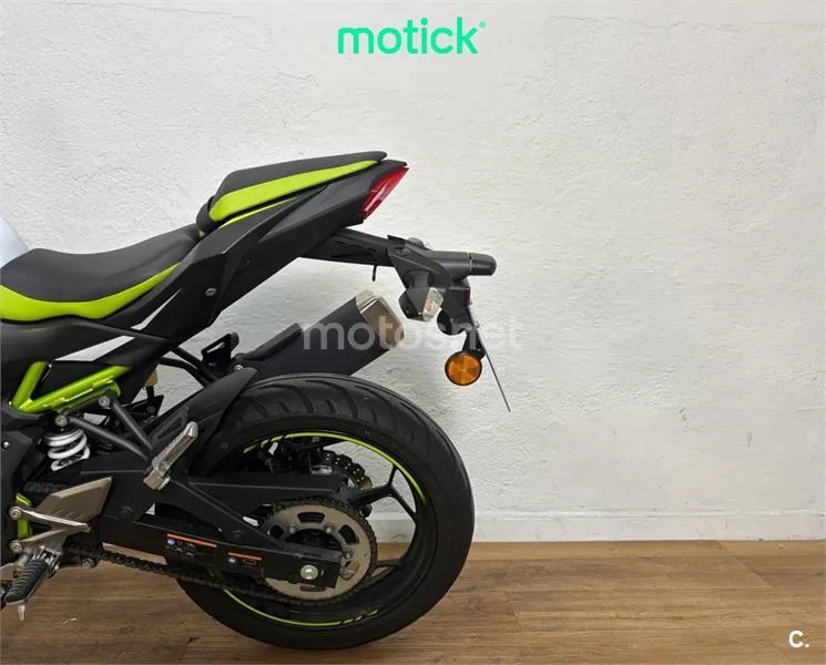 Kawasaki Z125 – Vista 9