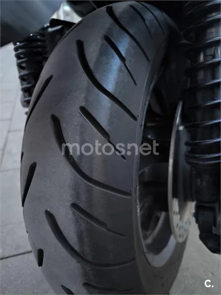 Yamaha XMAX 400 – Vista 7