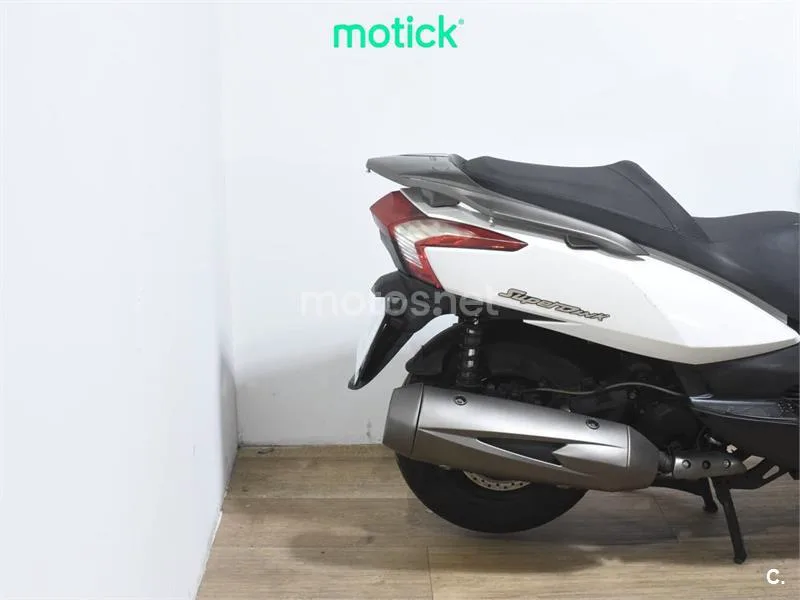 Kymco Super Dink 300 – Vista 3