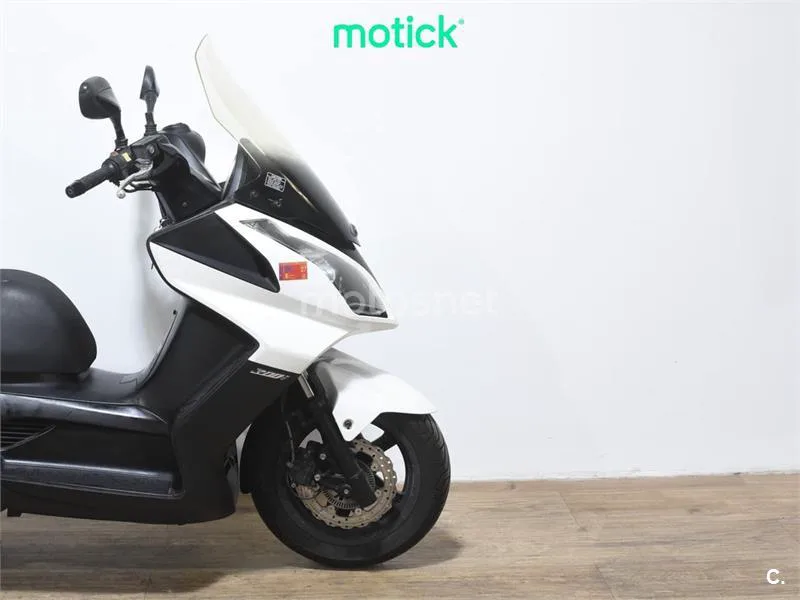 Kymco Super Dink 300 – Vista 4