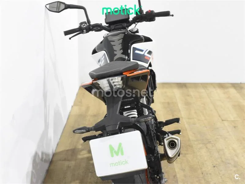 KTM 125 – Vista 6