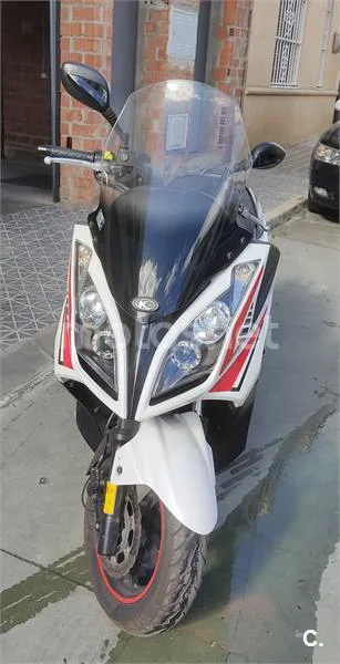Kymco Super Dink 300i – Vista 2