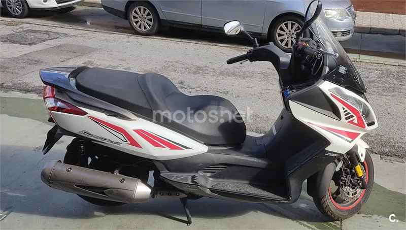 Kymco Super Dink 300i – Vista 3