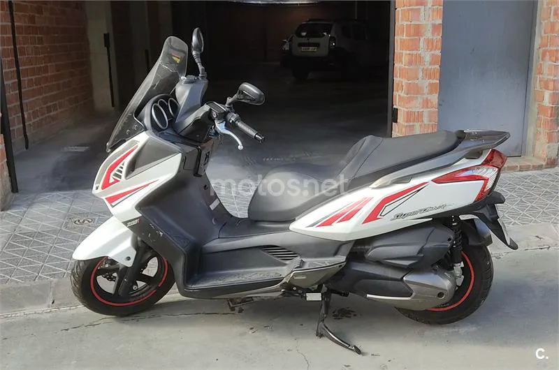 Kymco Super Dink 300i – Vista 4