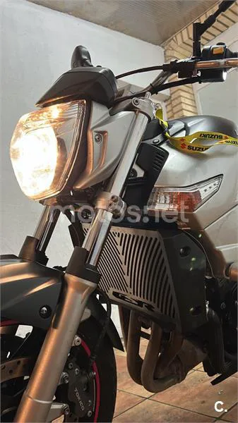 Suzuki GSR 600 – Vista 5