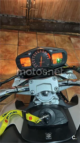 Suzuki GSR 600 – Vista 7