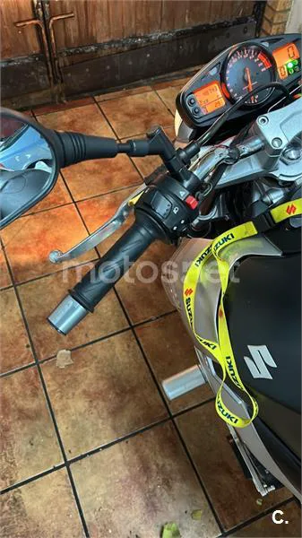 Suzuki GSR 600 – Vista 9
