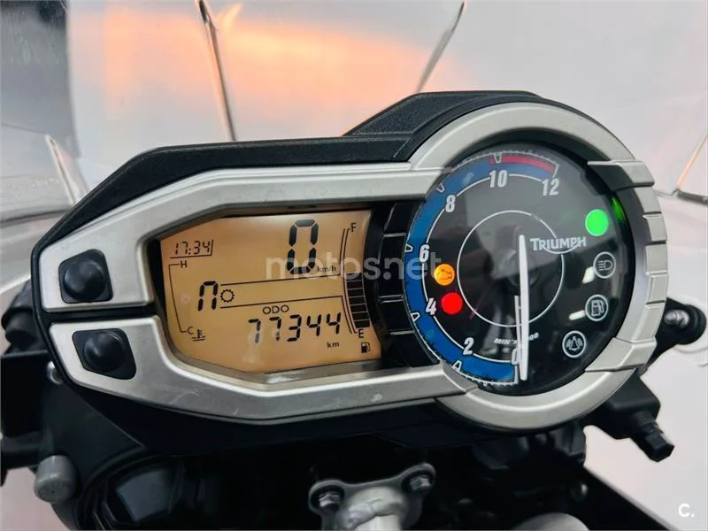 Triumph Tiger 800 – Vista 11