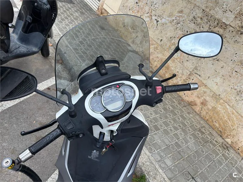 Piaggio Beverly Sport Touring 350 – Vista 2