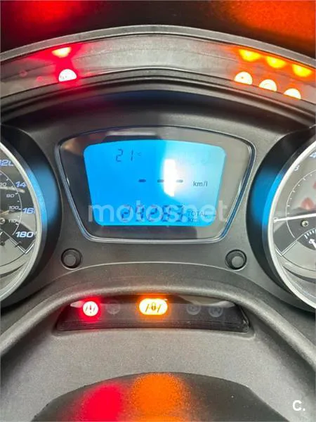 Piaggio MP3 – Vista 13