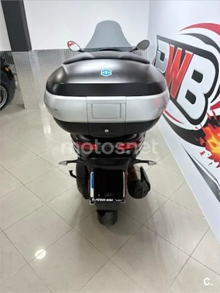 Piaggio MP3 – Vista 4