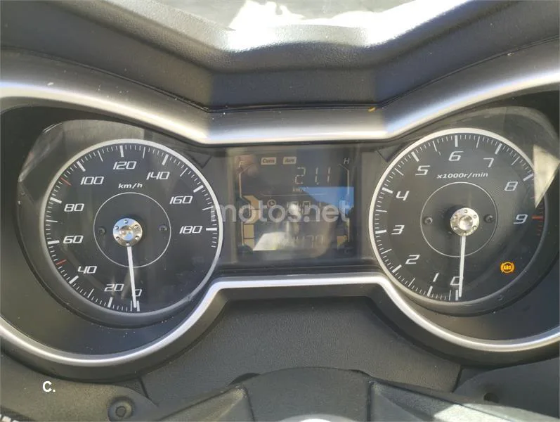 Yamaha XMAX 400 – Vista 8