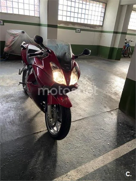 Honda VFR 800 FI – Vista 6